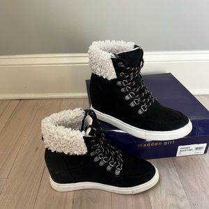 Madden Girl Paigee Black
Suede Boot with Sherpa
